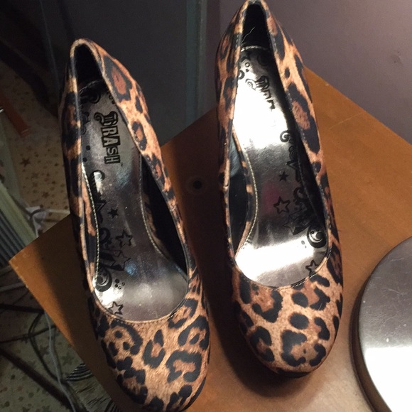 Shoes - Picture 2 of 4